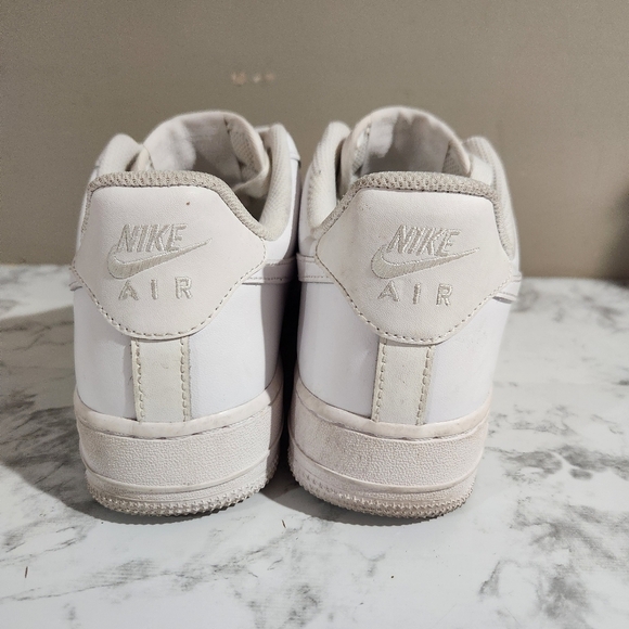 Nike Air Force 1 '07 Low Triple White Athletic Shoes CW2288-111 Size 25.5 Cm 8.5 - Picture 4 of 8